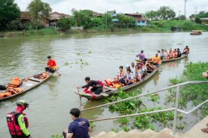 สำนักวิทยบริการฯ มรภ.เทพสตรี จับมือภาคีเครือข่าย ร่วมกิจกรรม คณะนาวาสัญจร ทำบุญเข้าพรรษา 9 วัดริมแม่น้ำลพบุรี สานต่อโครงการพัฒนาเศรษฐกิจสร้างสรรค์
