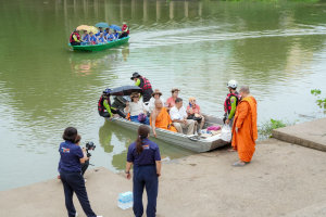 สำนักวิทยบริการฯ มรภ.เทพสตรี จับมือภาคีเครือข่าย ร่วมกิจกรรม คณะนาวาสัญจร ทำบุญเข้าพรรษา 9 วัดริมแม่น้ำลพบุรี สานต่อโครงการพัฒนาเศรษฐกิจสร้างสรรค์