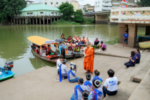 สำนักวิทยบริการฯ มรภ.เทพสตรี จับมือภาคีเครือข่าย ร่วมกิจกรรม คณะนาวาสัญจร ทำบุญเข้าพรรษา 9 วัดริมแม่น้ำลพบุรี สานต่อโครงการพัฒนาเศรษฐกิจสร้างสรรค์