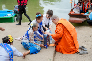 สำนักวิทยบริการฯ มรภ.เทพสตรี จับมือภาคีเครือข่าย ร่วมกิจกรรม คณะนาวาสัญจร ทำบุญเข้าพรรษา 9 วัดริมแม่น้ำลพบุรี สานต่อโครงการพัฒนาเศรษฐกิจสร้างสรรค์
