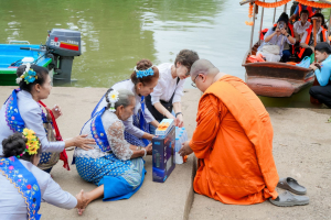 สำนักวิทยบริการฯ มรภ.เทพสตรี จับมือภาคีเครือข่าย ร่วมกิจกรรม คณะนาวาสัญจร ทำบุญเข้าพรรษา 9 วัดริมแม่น้ำลพบุรี สานต่อโครงการพัฒนาเศรษฐกิจสร้างสรรค์