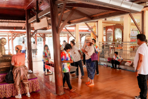 สำนักวิทยบริการฯ มรภ.เทพสตรี จับมือภาคีเครือข่าย ร่วมกิจกรรม คณะนาวาสัญจร ทำบุญเข้าพรรษา 9 วัดริมแม่น้ำลพบุรี สานต่อโครงการพัฒนาเศรษฐกิจสร้างสรรค์
