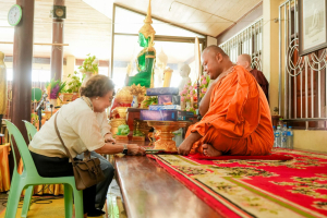 สำนักวิทยบริการฯ มรภ.เทพสตรี จับมือภาคีเครือข่าย ร่วมกิจกรรม คณะนาวาสัญจร ทำบุญเข้าพรรษา 9 วัดริมแม่น้ำลพบุรี สานต่อโครงการพัฒนาเศรษฐกิจสร้างสรรค์