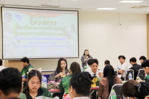 คณะมนุษยศาสตร์ฯ มรภ.เทพสตรี จัดประกวดจัดพานและแจกันดอกไม้ หนุนนักศึกษาร่วมสืบสาน ประเพณีตักบาตรดอกไม้ วัดมณีชลขัณฑ์