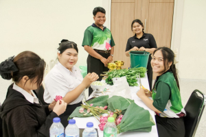 คณะมนุษยศาสตร์ฯ มรภ.เทพสตรี จัดประกวดจัดพานและแจกันดอกไม้ หนุนนักศึกษาร่วมสืบสาน ประเพณีตักบาตรดอกไม้ วัดมณีชลขัณฑ์
