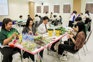 คณะมนุษยศาสตร์ฯ มรภ.เทพสตรี จัดประกวดจัดพานและแจกันดอกไม้ หนุนนักศึกษาร่วมสืบสาน ประเพณีตักบาตรดอกไม้ วัดมณีชลขัณฑ์