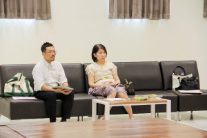 คณะมนุษยศาสตร์ฯ มรภ.เทพสตรี จัดประกวดจัดพานและแจกันดอกไม้ หนุนนักศึกษาร่วมสืบสาน ประเพณีตักบาตรดอกไม้ วัดมณีชลขัณฑ์