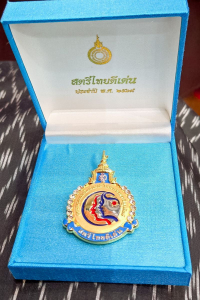 ผศ.ดร.กันยา บาร์นท์ อดีตอธิการบดี มรภ.เทพสตรี เข้าเฝ้าฯ รับพระราชทานเข็มเชิดชูเกียรติและรางวัล สตรีไทยดีเด่น ประจำปี 2569