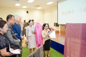 มรภ.เทพสตรี ร่วมเป็นกรรมการกลั่นกรองคัดเลือกผ้าและงานหัตถกรรม การประกวดผ้าลายพระราชทานและงานหัตถกรรม ระดับจังหวัด ประจำปี 2569