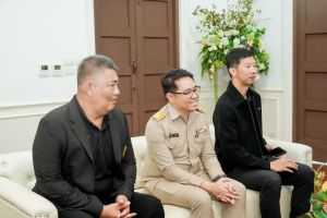 หน่วยงานภายใน และหน่วยงานภายนอก ร่วมแสดงความยินดีแก่ ผศ.จินตนา เวชมี ในโอกาสที่สภามหาวิทยาลัยมีมติเห็นชอบเสนอชื่อดำรงตำแหน่ง อธิการบดี มรภ.เทพสตรี