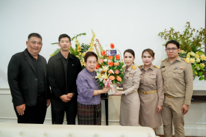 หน่วยงานภายใน และหน่วยงานภายนอก ร่วมแสดงความยินดีแก่ ผศ.จินตนา เวชมี ในโอกาสที่สภามหาวิทยาลัยมีมติเห็นชอบเสนอชื่อดำรงตำแหน่ง อธิการบดี มรภ.เทพสตรี