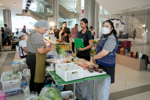 รองผู้ว่าราชการ จ.ลพบุรี เดินตลาดนัดเทพสตรี เน้นพร้อมสนับสนุนการขับเคลื่อนเศรษฐกิจชุมชน มุ่งสร้างรายได้ฐานรากและส่งเสริมคุณภาพชีวิตคนในท้องถิ่น