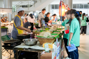 รองผู้ว่าราชการ จ.ลพบุรี เดินตลาดนัดเทพสตรี เน้นพร้อมสนับสนุนการขับเคลื่อนเศรษฐกิจชุมชน มุ่งสร้างรายได้ฐานรากและส่งเสริมคุณภาพชีวิตคนในท้องถิ่น