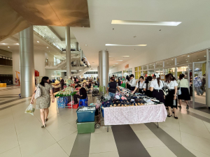 รองผู้ว่าราชการ จ.ลพบุรี เดินตลาดนัดเทพสตรี เน้นพร้อมสนับสนุนการขับเคลื่อนเศรษฐกิจชุมชน มุ่งสร้างรายได้ฐานรากและส่งเสริมคุณภาพชีวิตคนในท้องถิ่น