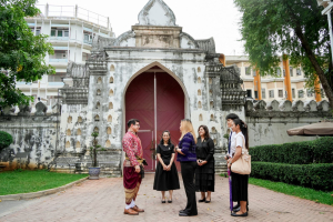 มรภ.เทพสตรี ต้อนรับเอกอัครราชทูตเวเนซุเอลา ในโอกาสเยือนมหาวิทยาลัย และ จ.ลพบุรี พร้อมหารือความร่วมมือทางวิชาการ และมอบเกียรติบัตรทีมออกแบบชุดผ้าไทย