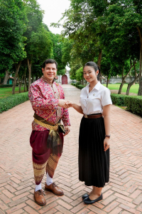 มรภ.เทพสตรี ต้อนรับเอกอัครราชทูตเวเนซุเอลา ในโอกาสเยือนมหาวิทยาลัย และ จ.ลพบุรี พร้อมหารือความร่วมมือทางวิชาการ และมอบเกียรติบัตรทีมออกแบบชุดผ้าไทย