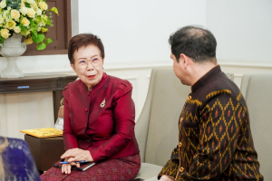 มรภ.เทพสตรี ต้อนรับเอกอัครราชทูตเวเนซุเอลา ในโอกาสเยือนมหาวิทยาลัย และ จ.ลพบุรี พร้อมหารือความร่วมมือทางวิชาการ และมอบเกียรติบัตรทีมออกแบบชุดผ้าไทย