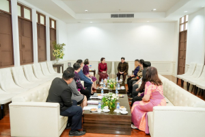 มรภ.เทพสตรี ต้อนรับเอกอัครราชทูตเวเนซุเอลา ในโอกาสเยือนมหาวิทยาลัย และ จ.ลพบุรี พร้อมหารือความร่วมมือทางวิชาการ และมอบเกียรติบัตรทีมออกแบบชุดผ้าไทย