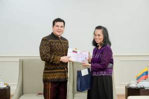 มรภ.เทพสตรี ต้อนรับเอกอัครราชทูตเวเนซุเอลา ในโอกาสเยือนมหาวิทยาลัย และ จ.ลพบุรี พร้อมหารือความร่วมมือทางวิชาการ และมอบเกียรติบัตรทีมออกแบบชุดผ้าไทย