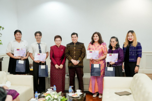 มรภ.เทพสตรี ต้อนรับเอกอัครราชทูตเวเนซุเอลา ในโอกาสเยือนมหาวิทยาลัย และ จ.ลพบุรี พร้อมหารือความร่วมมือทางวิชาการ และมอบเกียรติบัตรทีมออกแบบชุดผ้าไทย