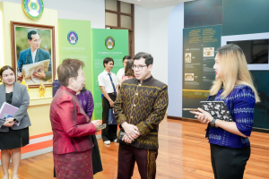 มรภ.เทพสตรี ต้อนรับเอกอัครราชทูตเวเนซุเอลา ในโอกาสเยือนมหาวิทยาลัย และ จ.ลพบุรี พร้อมหารือความร่วมมือทางวิชาการ และมอบเกียรติบัตรทีมออกแบบชุดผ้าไทย
