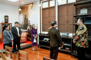 มรภ.เทพสตรี ต้อนรับเอกอัครราชทูตเวเนซุเอลา ในโอกาสเยือนมหาวิทยาลัย และ จ.ลพบุรี พร้อมหารือความร่วมมือทางวิชาการ และมอบเกียรติบัตรทีมออกแบบชุดผ้าไทย