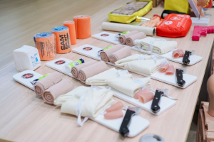 กองพัฒนานักศึกษา สนอ. มรภ.เทพสตรี จัดอบรมปฐมพยาบาลและ CPR เสริมทักษะช่วยชีวิตขั้นพื้นฐานให้นักศึกษา
