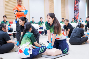 กองพัฒนานักศึกษา สนอ. มรภ.เทพสตรี จัดอบรมปฐมพยาบาลและ CPR เสริมทักษะช่วยชีวิตขั้นพื้นฐานให้นักศึกษา