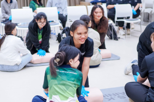 กองพัฒนานักศึกษา สนอ. มรภ.เทพสตรี จัดอบรมปฐมพยาบาลและ CPR เสริมทักษะช่วยชีวิตขั้นพื้นฐานให้นักศึกษา