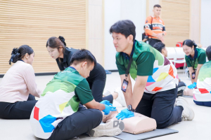 กองพัฒนานักศึกษา สนอ. มรภ.เทพสตรี จัดอบรมปฐมพยาบาลและ CPR เสริมทักษะช่วยชีวิตขั้นพื้นฐานให้นักศึกษา
