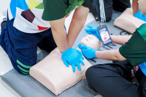 กองพัฒนานักศึกษา สนอ. มรภ.เทพสตรี จัดอบรมปฐมพยาบาลและ CPR เสริมทักษะช่วยชีวิตขั้นพื้นฐานให้นักศึกษา