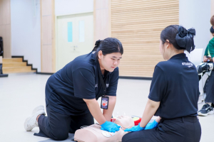 กองพัฒนานักศึกษา สนอ. มรภ.เทพสตรี จัดอบรมปฐมพยาบาลและ CPR เสริมทักษะช่วยชีวิตขั้นพื้นฐานให้นักศึกษา