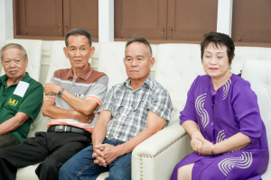 ชมรมผู้อาวุโสเทพสตรี มอบแจกันดอกไม้แสดงความยินดีแก่ ผศ.จินตนา เวชมี ในโอกาสได้รับการเสนอชื่อเป็นอธิการบดี มรภ.เทพสตรี