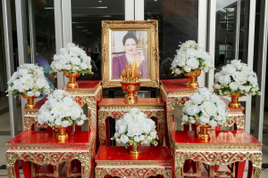 มรภ.เทพสตรี จัดพิธีทำบุญตักบาตร ถวายเป็นพระราชกุศล เนื่องในวันคล้ายวันพระราชสมภพ สมเด็จพระบรมราชชนนีพันปีหลวง และวันแม่แห่งชาติ