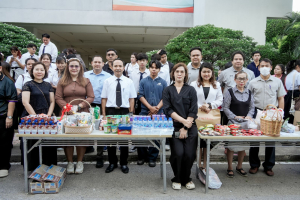 มรภ.เทพสตรี จัดพิธีทำบุญตักบาตร ถวายเป็นพระราชกุศล เนื่องในวันคล้ายวันพระราชสมภพ สมเด็จพระบรมราชชนนีพันปีหลวง และวันแม่แห่งชาติ