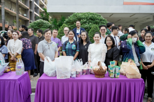 มรภ.เทพสตรี จัดพิธีทำบุญตักบาตร ถวายเป็นพระราชกุศล เนื่องในวันคล้ายวันพระราชสมภพ สมเด็จพระบรมราชชนนีพันปีหลวง และวันแม่แห่งชาติ