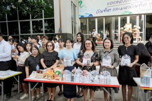 มรภ.เทพสตรี จัดพิธีทำบุญตักบาตร ถวายเป็นพระราชกุศล เนื่องในวันคล้ายวันพระราชสมภพ สมเด็จพระบรมราชชนนีพันปีหลวง และวันแม่แห่งชาติ