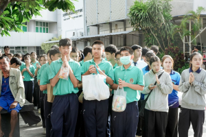 มรภ.เทพสตรี จัดพิธีทำบุญตักบาตร ถวายเป็นพระราชกุศล เนื่องในวันคล้ายวันพระราชสมภพ สมเด็จพระบรมราชชนนีพันปีหลวง และวันแม่แห่งชาติ