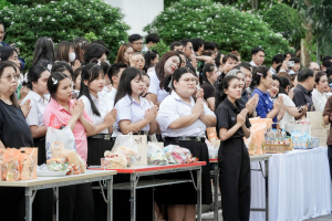มรภ.เทพสตรี จัดพิธีทำบุญตักบาตร ถวายเป็นพระราชกุศล เนื่องในวันคล้ายวันพระราชสมภพ สมเด็จพระบรมราชชนนีพันปีหลวง และวันแม่แห่งชาติ