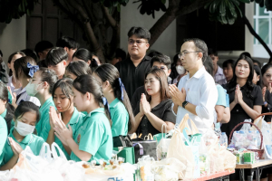 มรภ.เทพสตรี จัดพิธีทำบุญตักบาตร ถวายเป็นพระราชกุศล เนื่องในวันคล้ายวันพระราชสมภพ สมเด็จพระบรมราชชนนีพันปีหลวง และวันแม่แห่งชาติ