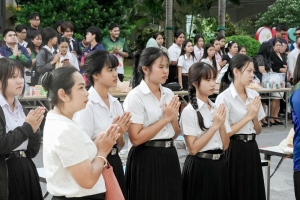 มรภ.เทพสตรี จัดพิธีทำบุญตักบาตร ถวายเป็นพระราชกุศล เนื่องในวันคล้ายวันพระราชสมภพ สมเด็จพระบรมราชชนนีพันปีหลวง และวันแม่แห่งชาติ