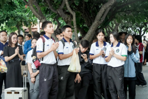 มรภ.เทพสตรี จัดพิธีทำบุญตักบาตร ถวายเป็นพระราชกุศล เนื่องในวันคล้ายวันพระราชสมภพ สมเด็จพระบรมราชชนนีพันปีหลวง และวันแม่แห่งชาติ