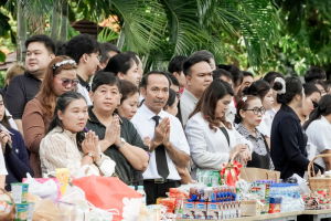 มรภ.เทพสตรี จัดพิธีทำบุญตักบาตร ถวายเป็นพระราชกุศล เนื่องในวันคล้ายวันพระราชสมภพ สมเด็จพระบรมราชชนนีพันปีหลวง และวันแม่แห่งชาติ