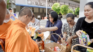 มรภ.เทพสตรี จัดพิธีทำบุญตักบาตร ถวายเป็นพระราชกุศล เนื่องในวันคล้ายวันพระราชสมภพ สมเด็จพระบรมราชชนนีพันปีหลวง และวันแม่แห่งชาติ