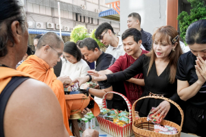 มรภ.เทพสตรี จัดพิธีทำบุญตักบาตร ถวายเป็นพระราชกุศล เนื่องในวันคล้ายวันพระราชสมภพ สมเด็จพระบรมราชชนนีพันปีหลวง และวันแม่แห่งชาติ