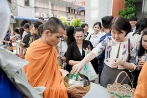 มรภ.เทพสตรี จัดพิธีทำบุญตักบาตร ถวายเป็นพระราชกุศล เนื่องในวันคล้ายวันพระราชสมภพ สมเด็จพระบรมราชชนนีพันปีหลวง และวันแม่แห่งชาติ