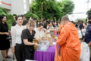 มรภ.เทพสตรี จัดพิธีทำบุญตักบาตร ถวายเป็นพระราชกุศล เนื่องในวันคล้ายวันพระราชสมภพ สมเด็จพระบรมราชชนนีพันปีหลวง และวันแม่แห่งชาติ