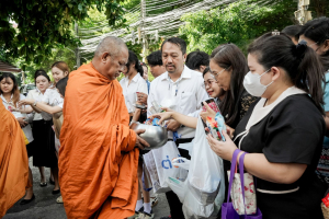 มรภ.เทพสตรี จัดพิธีทำบุญตักบาตร ถวายเป็นพระราชกุศล เนื่องในวันคล้ายวันพระราชสมภพ สมเด็จพระบรมราชชนนีพันปีหลวง และวันแม่แห่งชาติ
