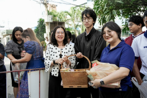 มรภ.เทพสตรี จัดพิธีทำบุญตักบาตร ถวายเป็นพระราชกุศล เนื่องในวันคล้ายวันพระราชสมภพ สมเด็จพระบรมราชชนนีพันปีหลวง และวันแม่แห่งชาติ