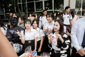 มรภ.เทพสตรี จัดพิธีทำบุญตักบาตร ถวายเป็นพระราชกุศล เนื่องในวันคล้ายวันพระราชสมภพ สมเด็จพระบรมราชชนนีพันปีหลวง และวันแม่แห่งชาติ